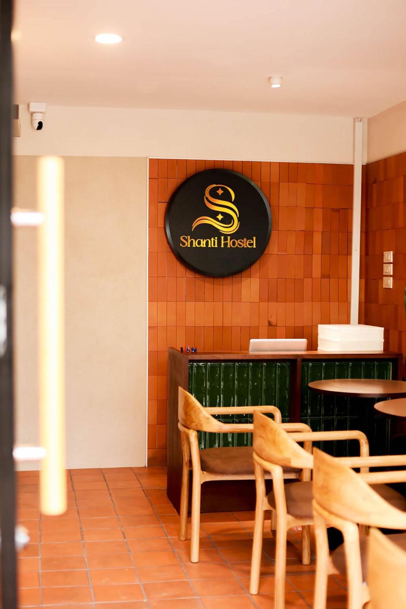 Shanti Hostel *